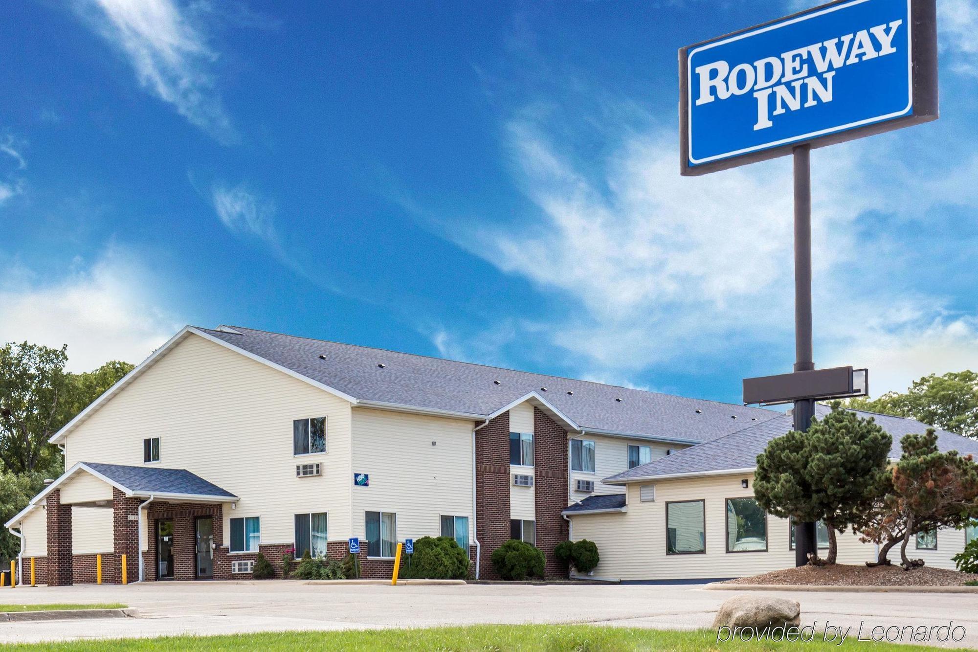 Rodeway Inn Сідар-Рапідс Екстер'єр фото