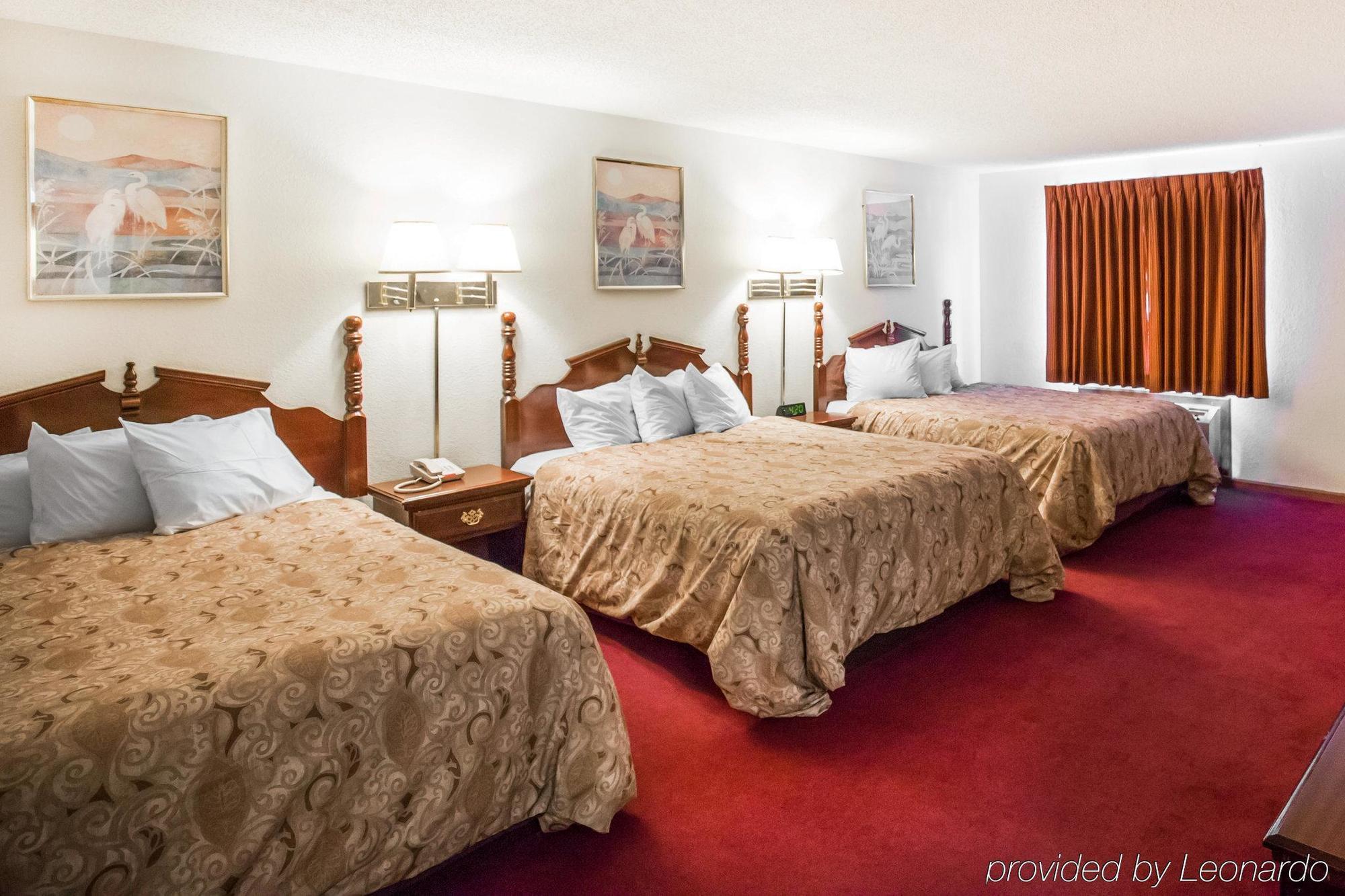Rodeway Inn Сідар-Рапідс Екстер'єр фото